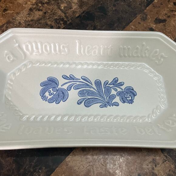Pfaltzgraff Yorktowne Bread Tray - Picture 1 of 6